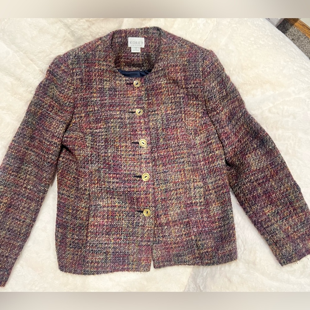 Listed is a very fun warm colorful jacket it has multiple colors size 6 petite